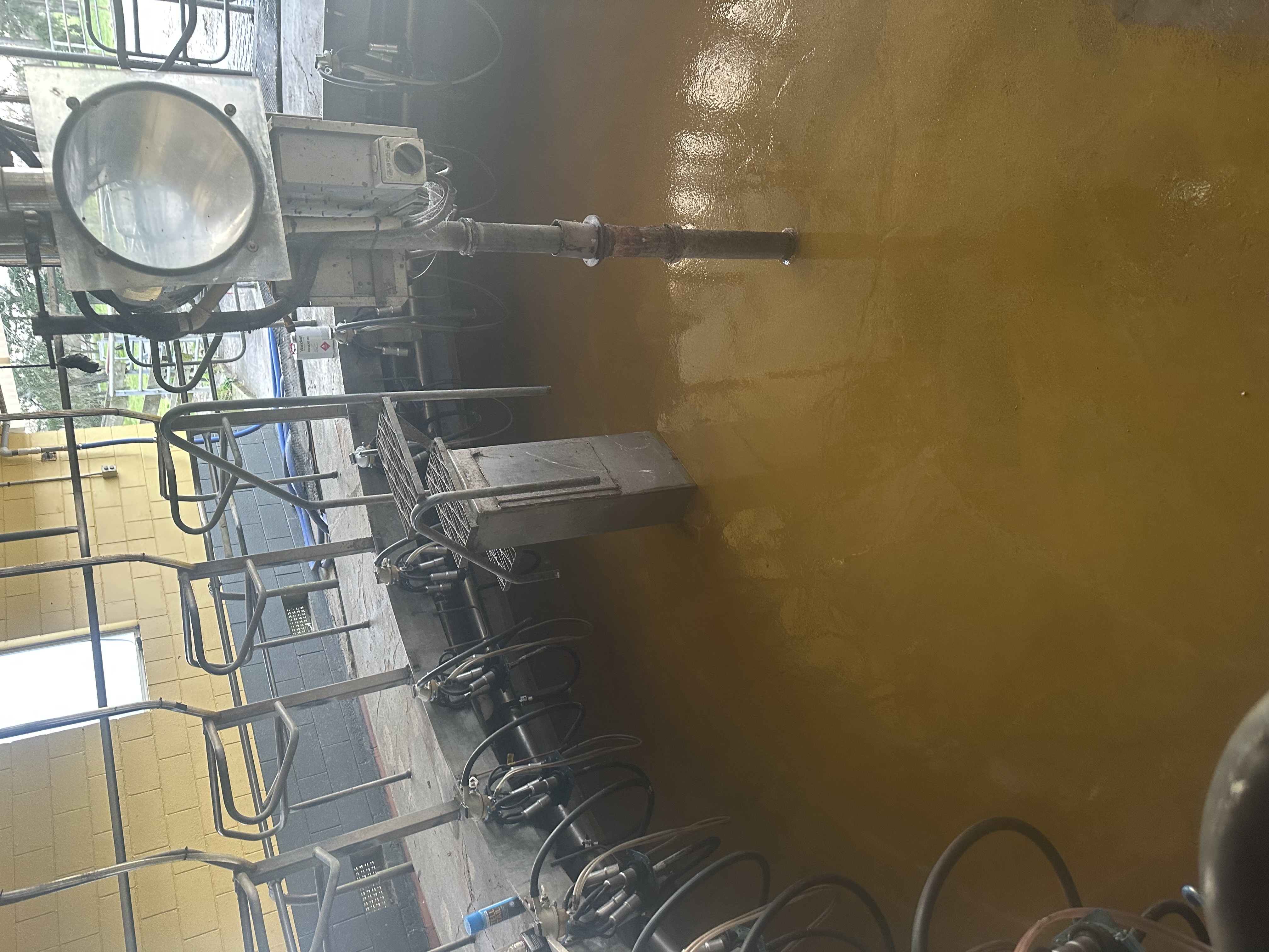 Resin pit concrete surface before or after grooving